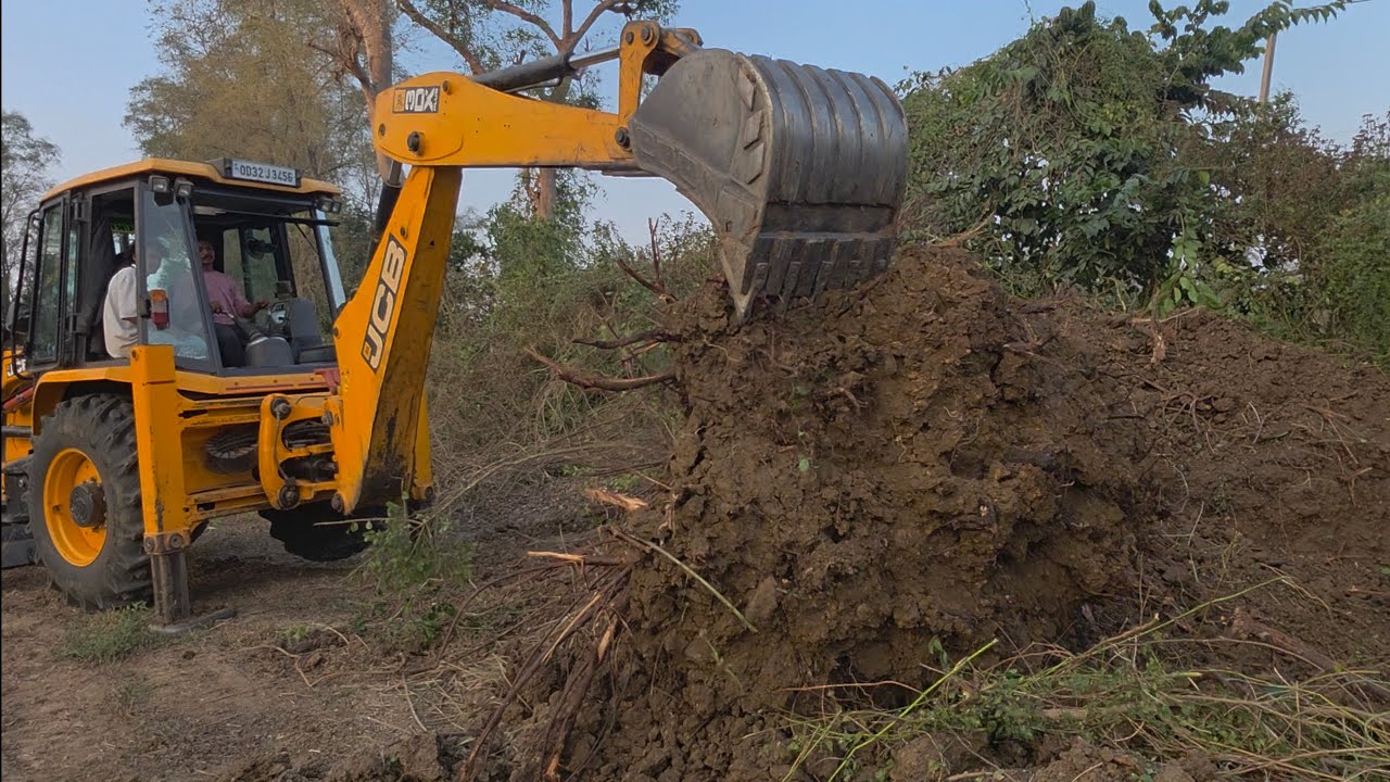 My jcb 3dx plus cleaning the abandon land and clearing 🌲🌴 for making agriculture land #trending 