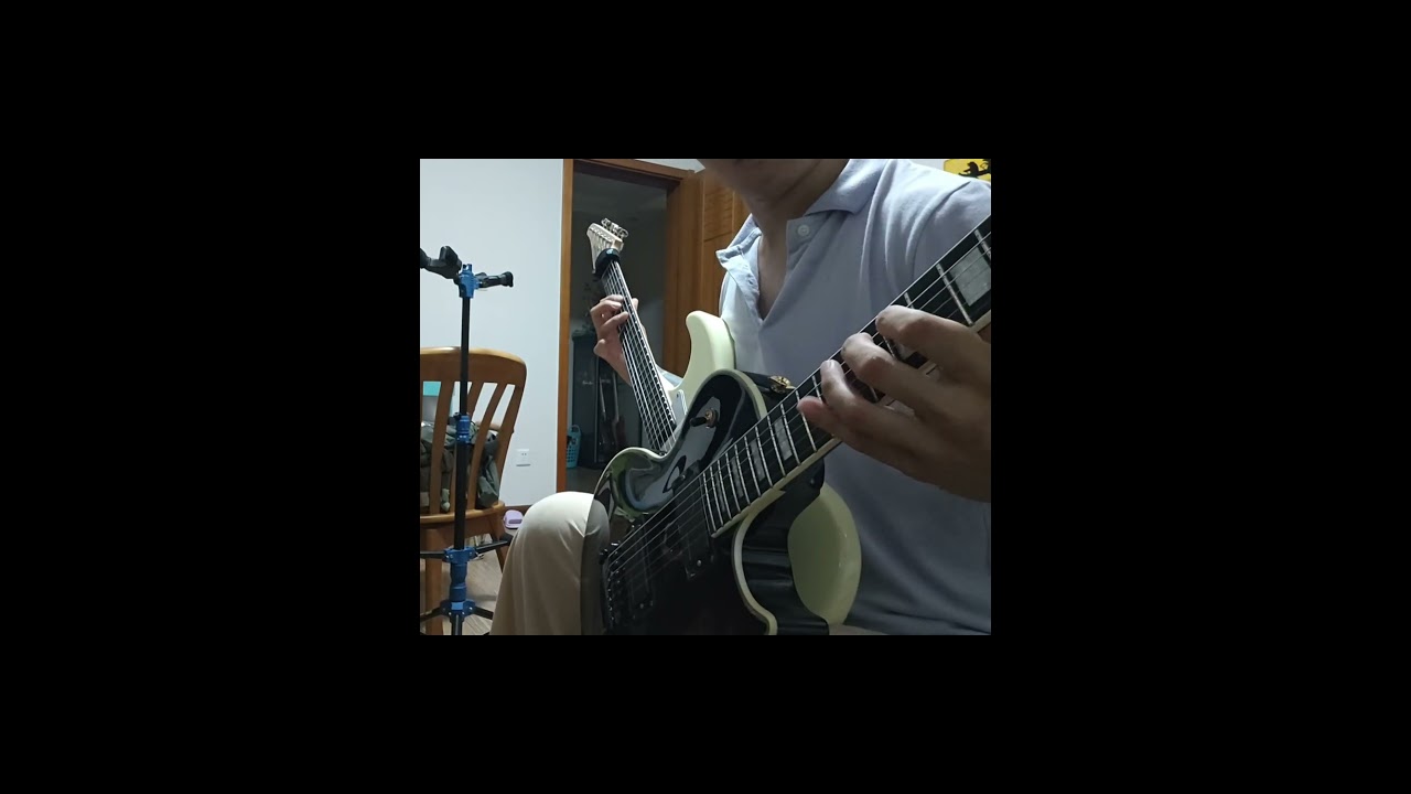 The Guy plays two guitars The Trooper - Iron Maiden, Tapping technique