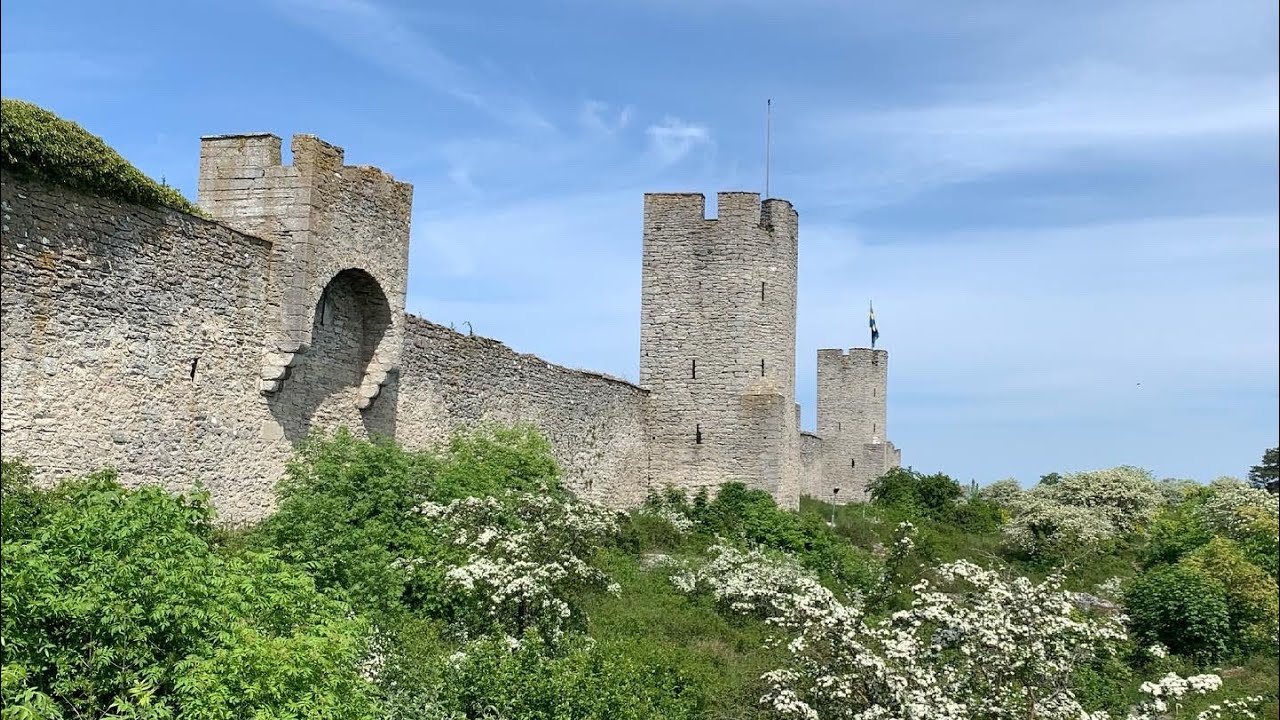 Relaxing walk along the medieval city wall of Visby, Sweden. Classical piano (Beethoven, Mozart)