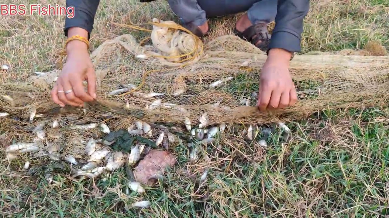 Hand cast net fishing