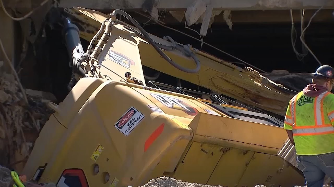 Efforts to remove tipped over excavator begin at Courthouse Square demolition site