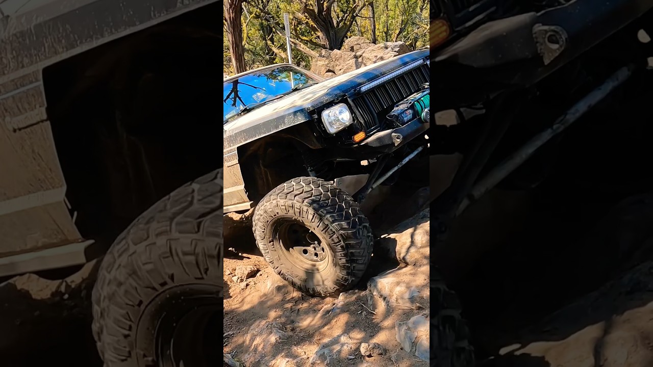 XJ Cherokee Rock Crawling In Oregon! #jeep #offroad #offroading #jeeperlife #rockcrawler #sendit