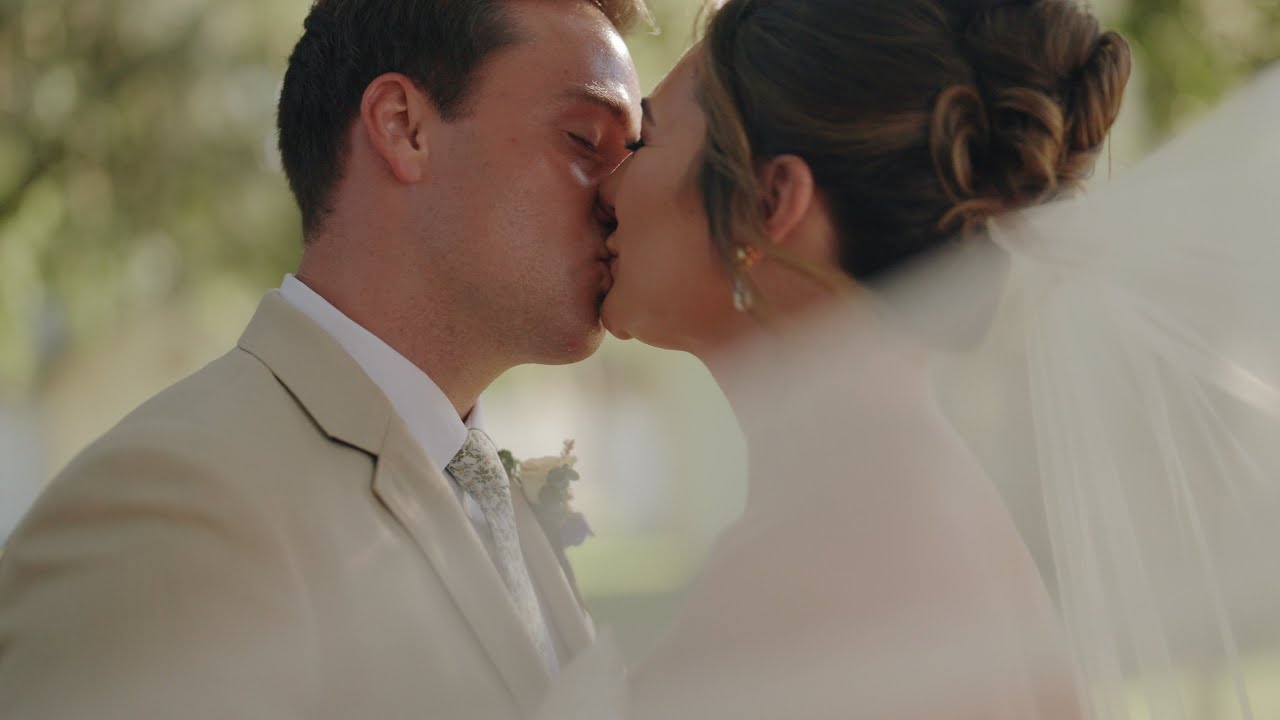 From a Dare to “I Do” | A Beautiful Ribault Club Wedding in Jacksonville, FL