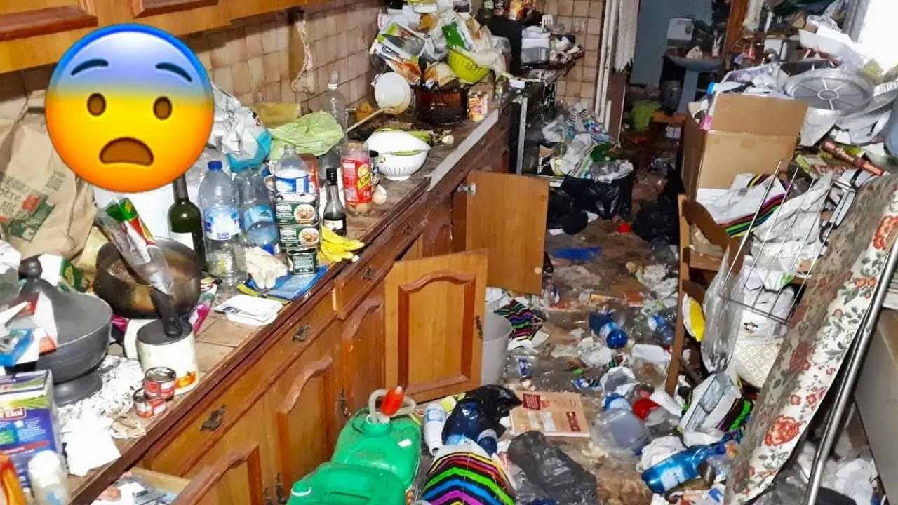 🤮CLEANING A HOARDER NIGHTMARE ROOM! 😨THE MOTHER WAS IMMEDIATELY SCARED OFF