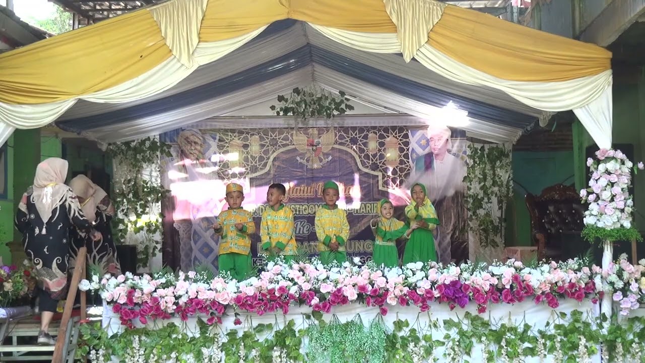 PEMBAGIAN PENGHARGAAN TK - HAFLATUL IMTIHAN 2025 YAYASAN DARUL ISTIQOMAH  - TIRIS RANUAGUNG