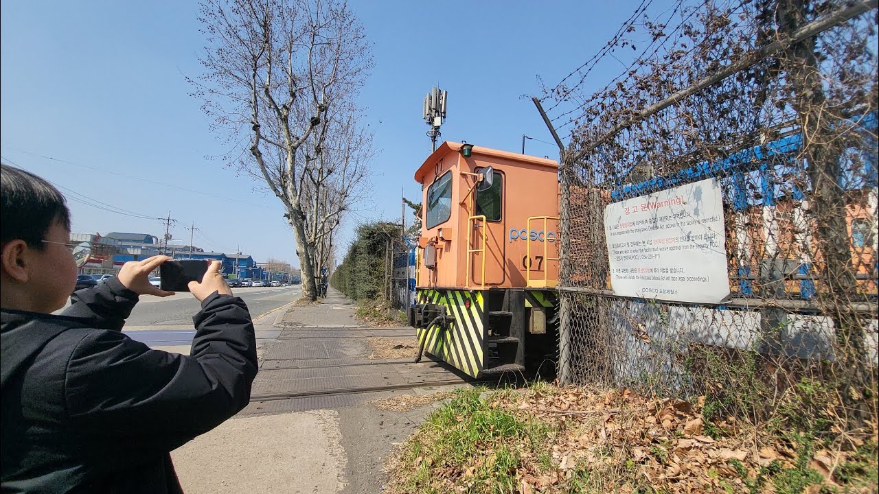 포스코 건널목 화물열차 통과
