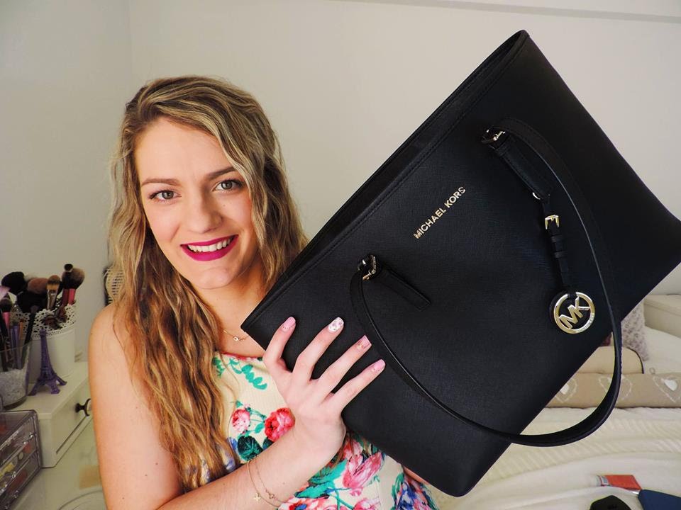 Τι έχω μέσα στην τσάντα μου-What's in my bag Michael Kors bag | Marinelli