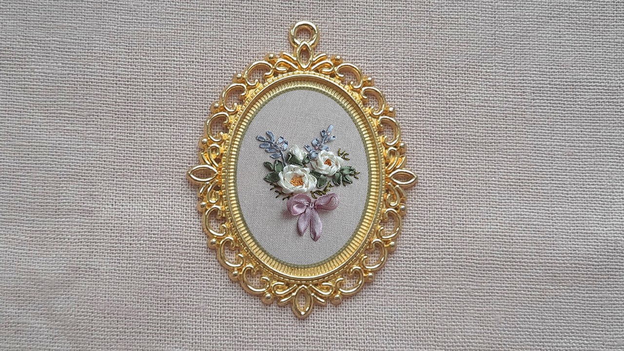Roses stem stitch Ribbon embroidery Bouquet of roses Flower design