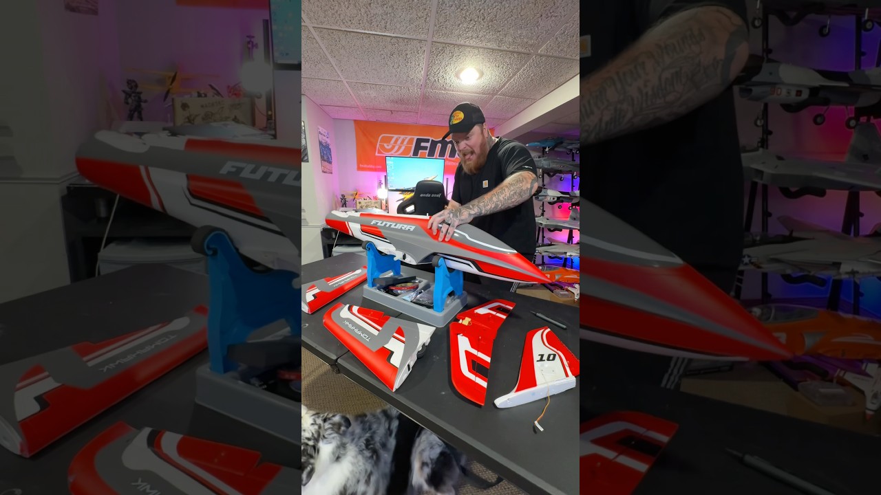 Unboxing an 80mm FMS Futura Jet!