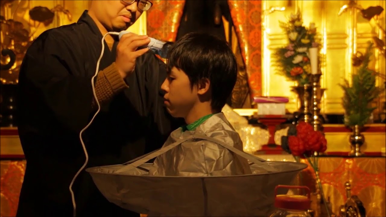 クリスマスの仏前断髪式[Japan（Asia) Buzz Cut]