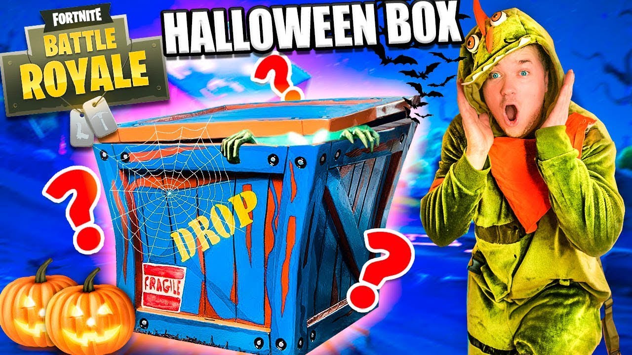 UNBOXING FORTNITE HALLOWEEN MYSTERY BOX!! 📦❓Fortnite SKINS, Toys, PICKAXE & More!