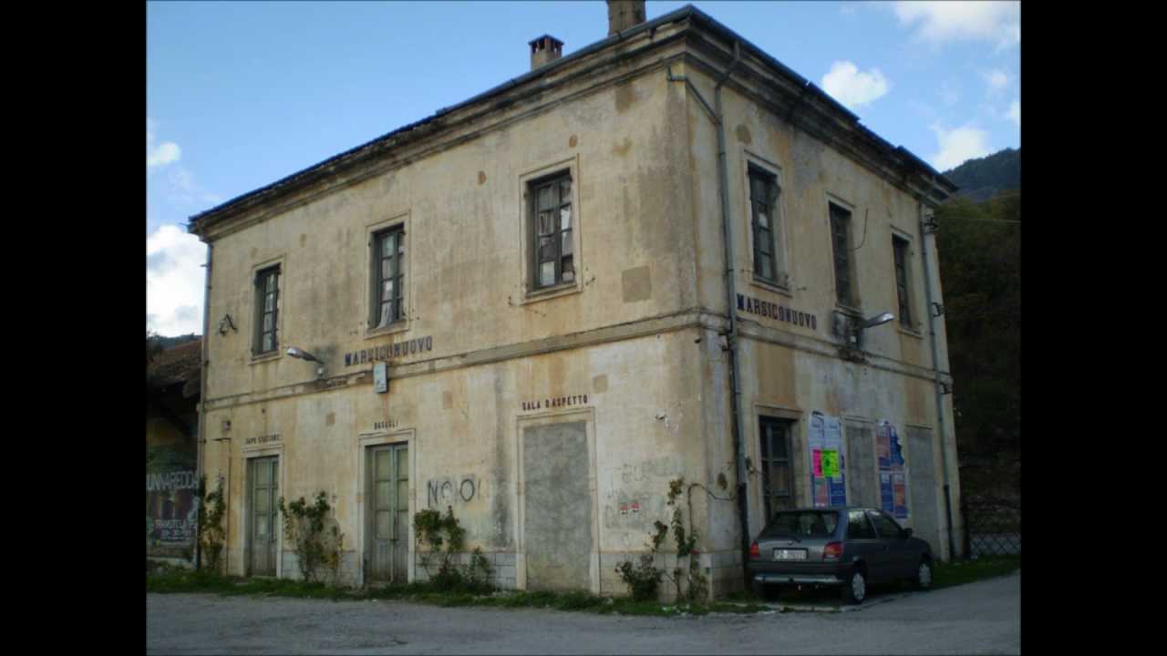 Stazione di MARSICO NUOVO (Pz) Ex ferrovia Atena - Marsico Nuovo