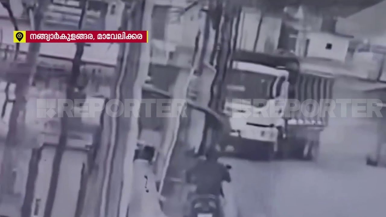 ലോറി ക്ഷേത്രത്തിലേക്ക് ഇടിച്ചുകയറി; അമ്പലത്തിന്റെ മതിൽക്കെട്ട് തകർന്നു,