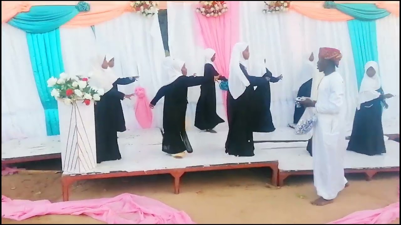 Mtoni kids ndani ya maji matitu