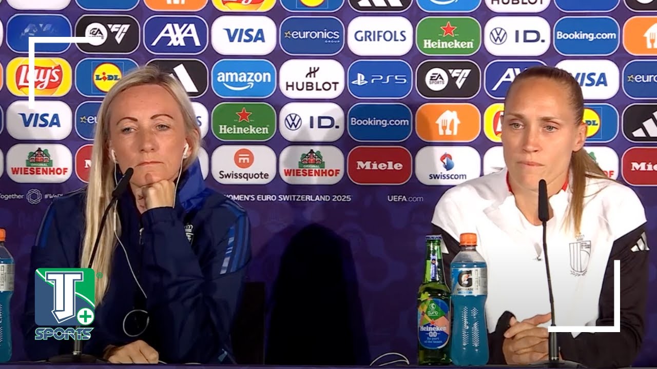 Janice Cayman en El&iacute;sabet Gunnarsd&oacute;ttir bespreken de wedstrijd tussen Belgi&euml; en favoriet Spanje