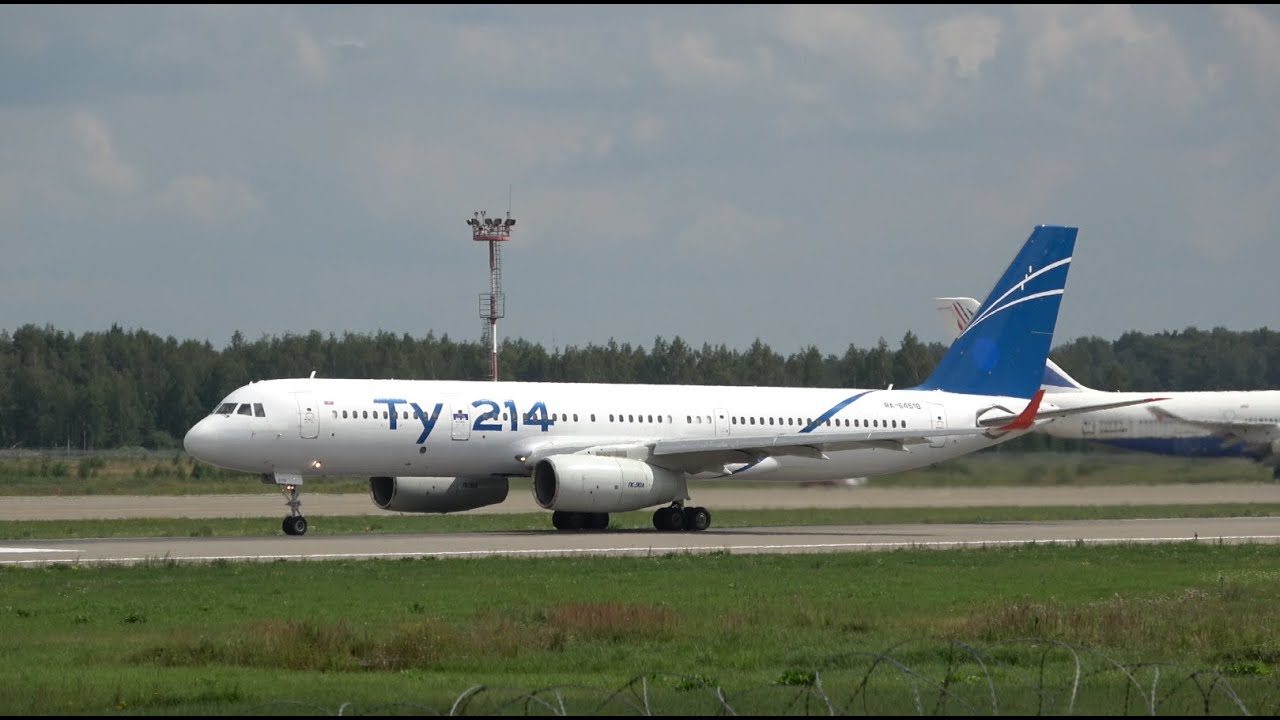Самолёты ТУ-204/214 RED WINGS в аэропорту Домодедово