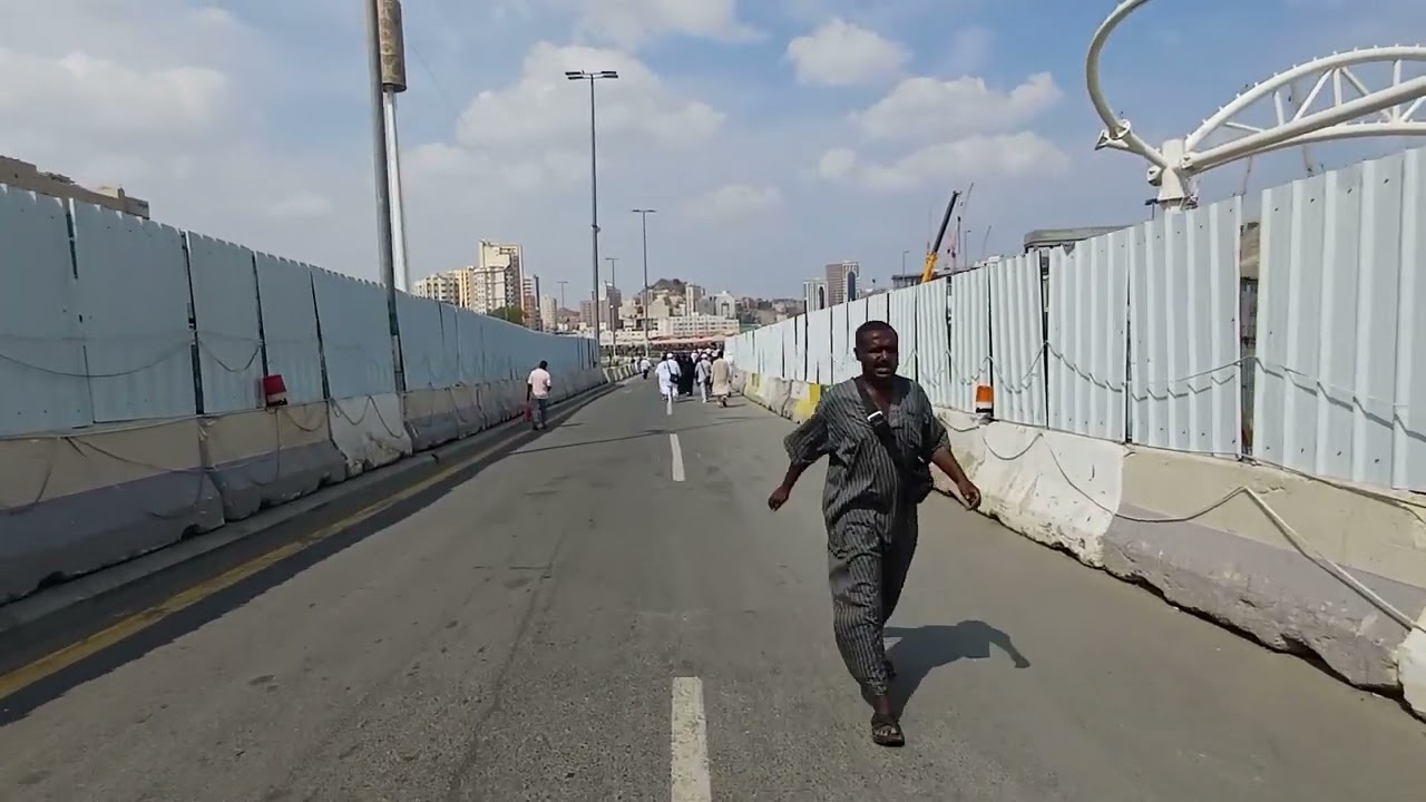 الطريق من الحرم لمواقف باصات فنادق حى التيسير مثل ابراج الكسوه و باصات نورث ويست وحافلات مكه