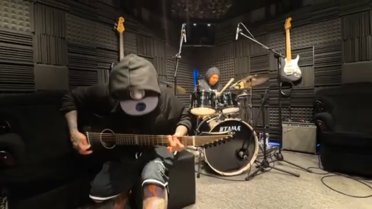 Jam with Robert Dela Cruz using WBW x D&D 7-String ACOUSTIC guitar.
