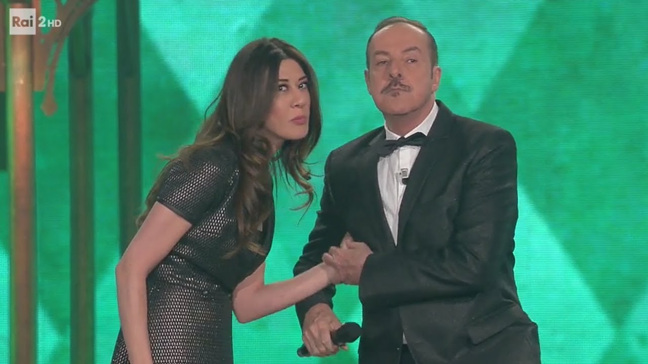 Lo sketch comico di Massimo Lopez e Virginia Raffaele - Facciamo che io ero 07/06/2017