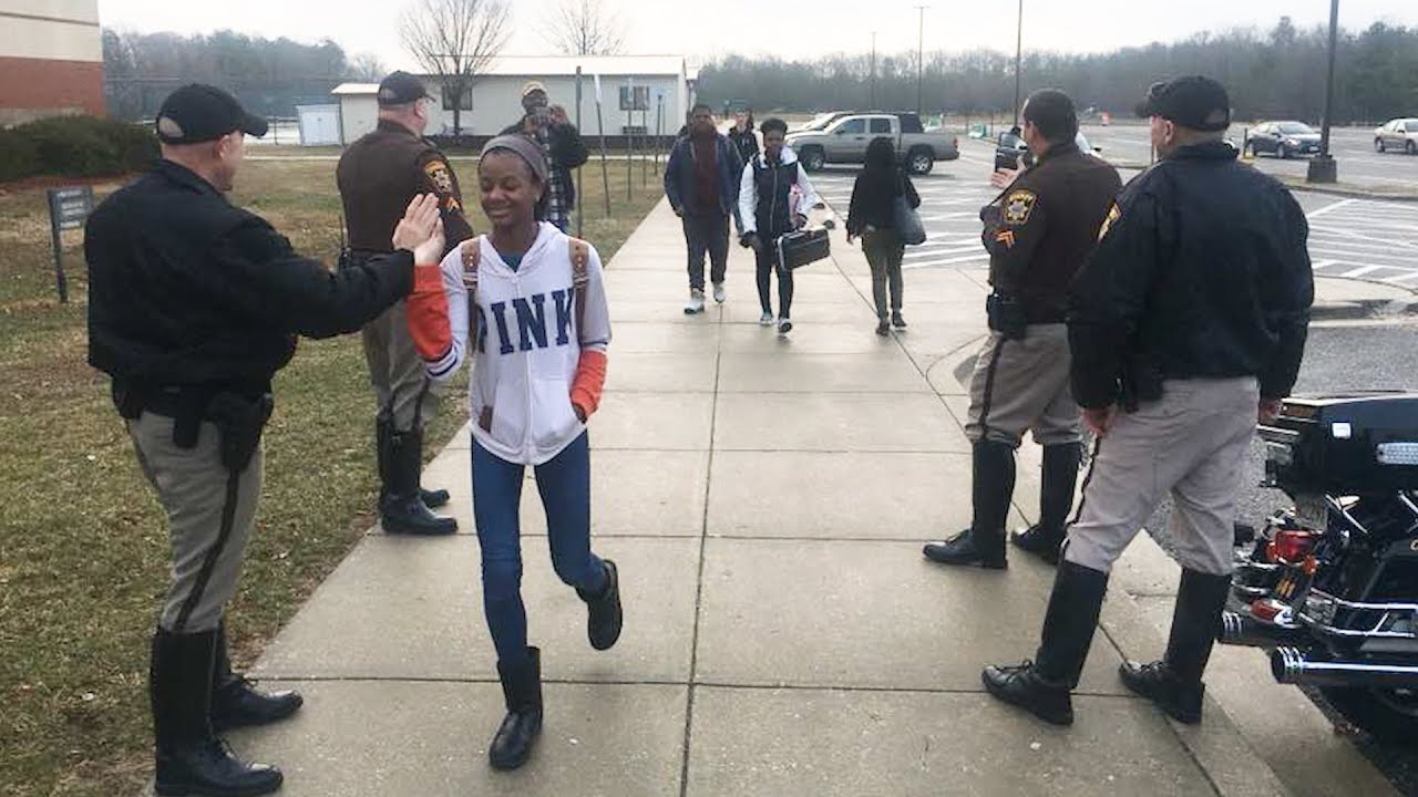 Cops Offer High School Students Hugs and Support To Feel Safe After Florida Shooting