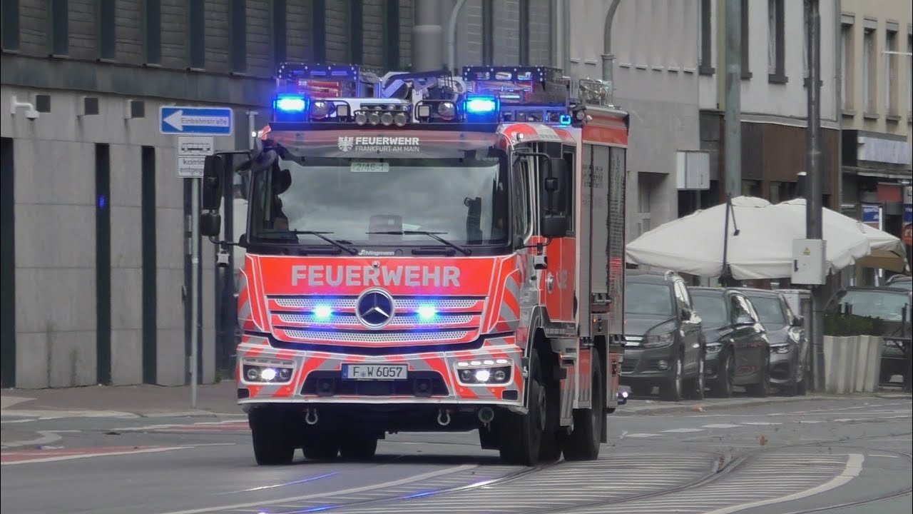 Feuerwehr, NEF, Polizei, Rettungsdienst, Enst&ouml;rungsdienst auf Einsatzfahrt in Frankfurt Am Main