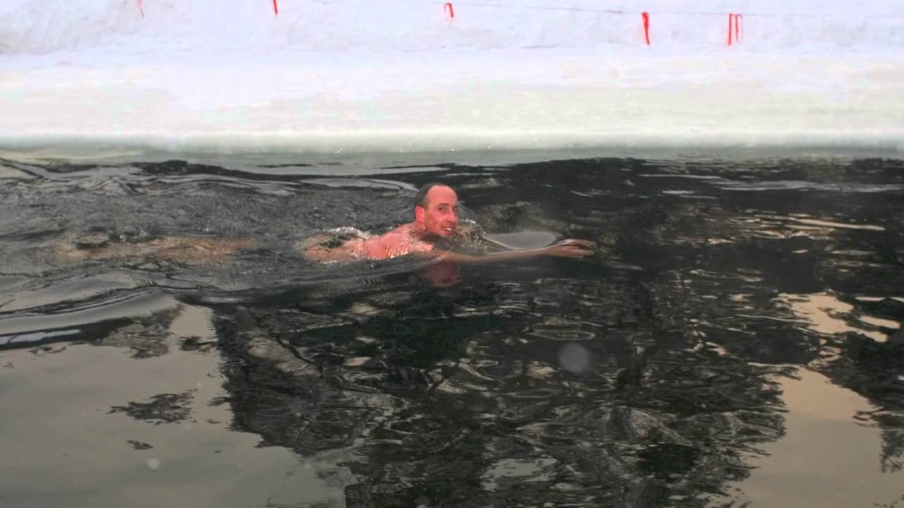 Ewout gaat ijszwemmen in Moskou januari 2006