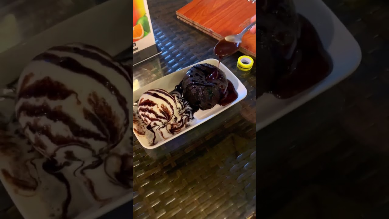 Lava Cake with Ice Cream😋😍 Perfect Combo #shorts #viral #travelsheesh