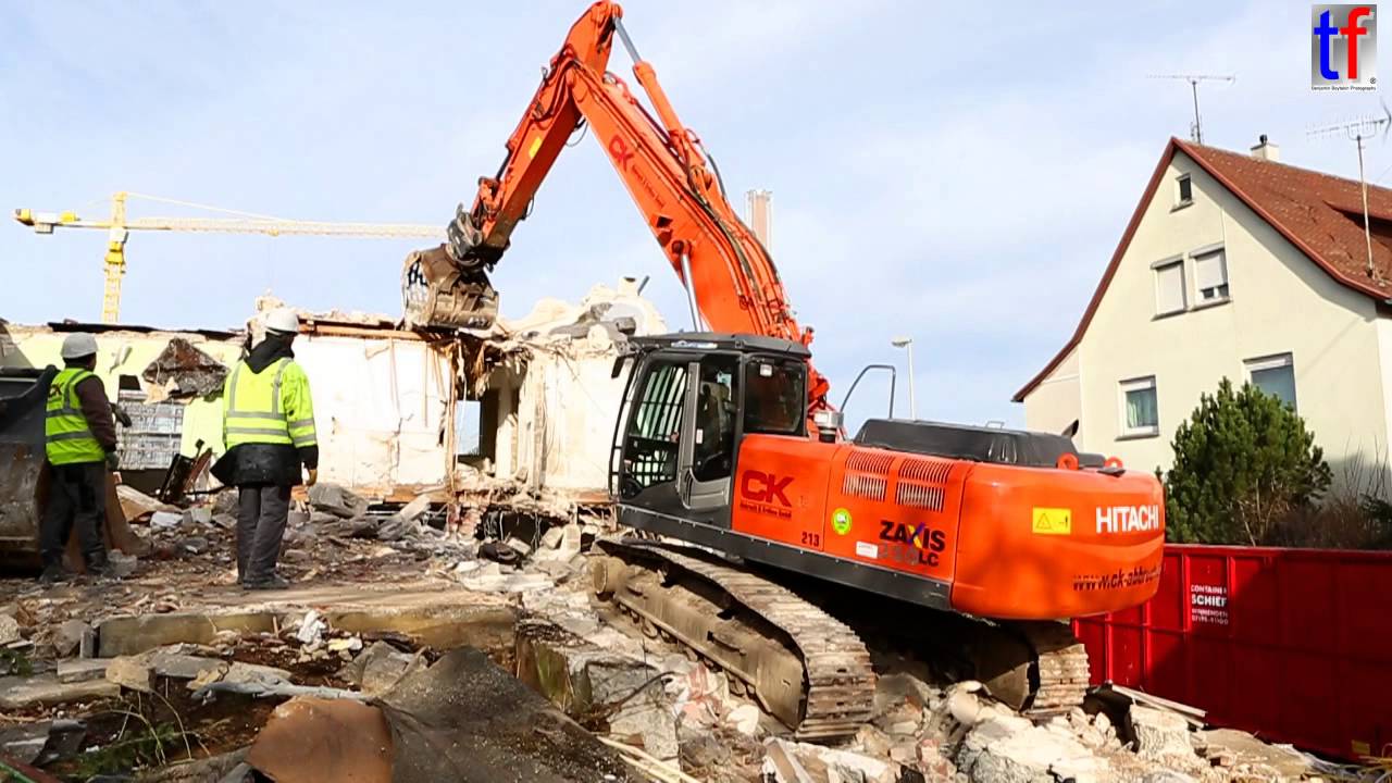 HITACHI ZAXIS 350 LC DEMOLISH A DWELLING / Hausabbruch, Winnenden, Germany, 18.02.2014.