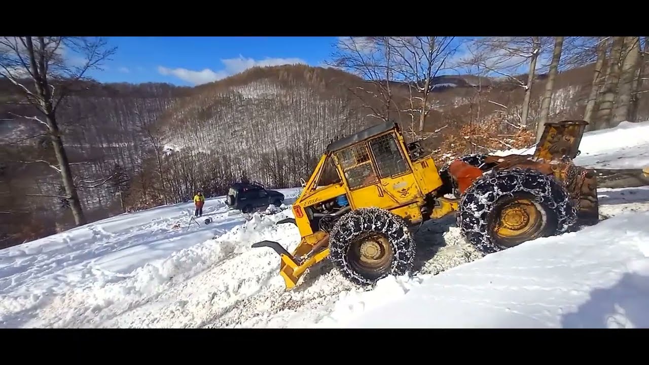 Napadal nám nový sneh,ťažba v snehu s LKT 81 Turbo.O chvíľu končíme v poraste,menšia ukážka navijaku