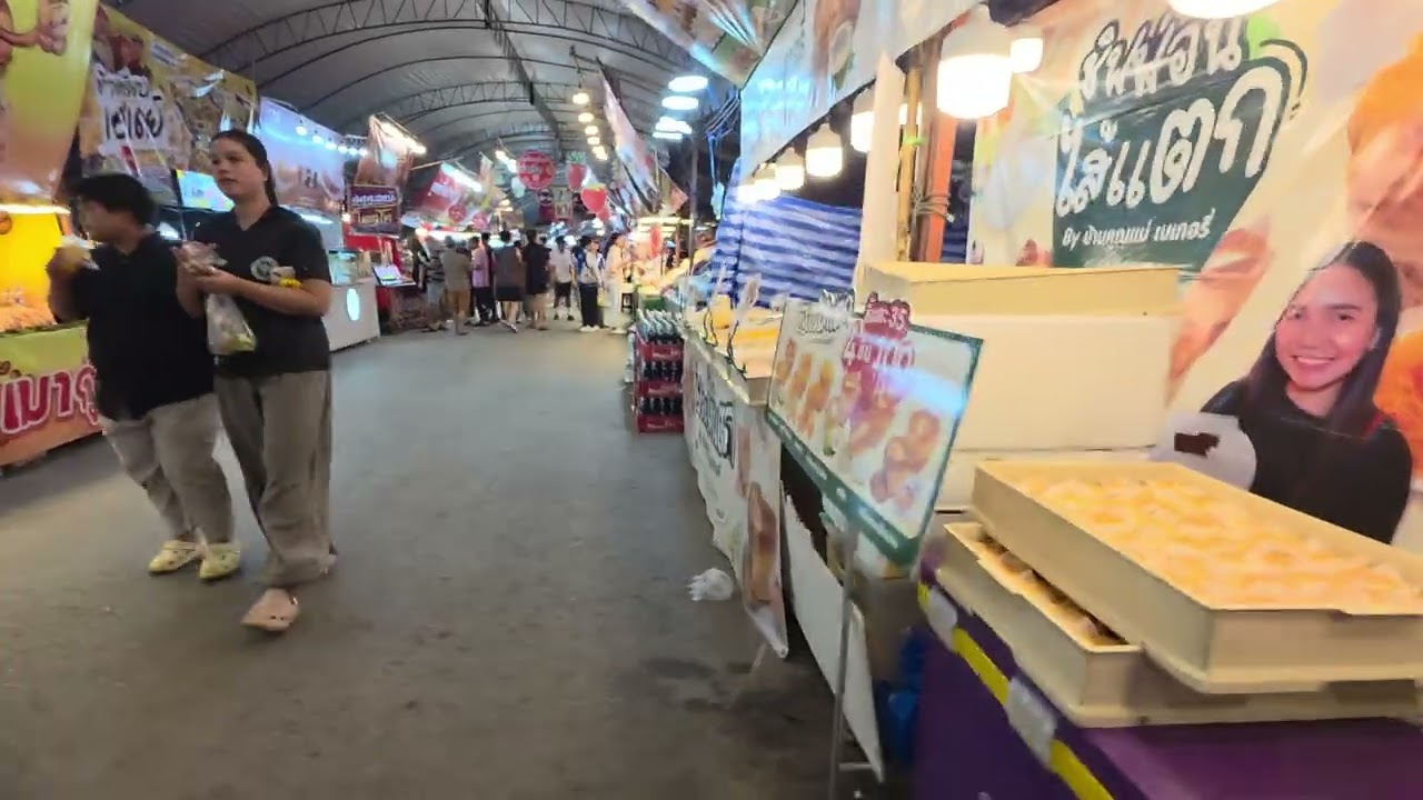 Walk through Phitsanulok night market in Thailand 