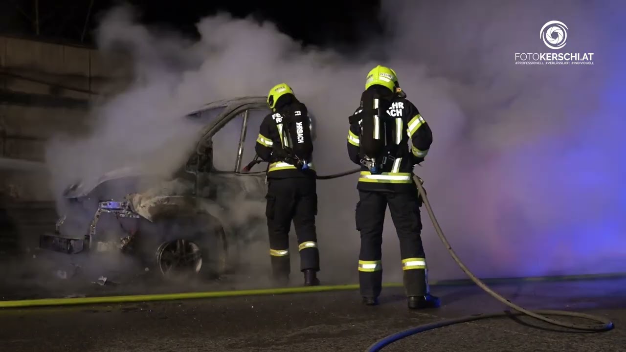 Pferdetransporter gerät auf A1 bei Sankt Florian in Vollbrand – Tier verendet