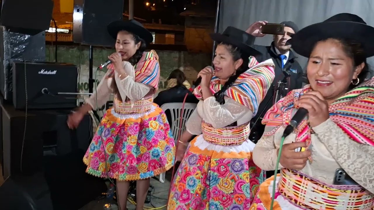 LAS CHICAS CONQUISTADORAS DEL PERÚ. CONFRATERNIDAD SANTIAGUERA FAM. ZUASNABAR. HUANCAYO PERÚ AGO. 24