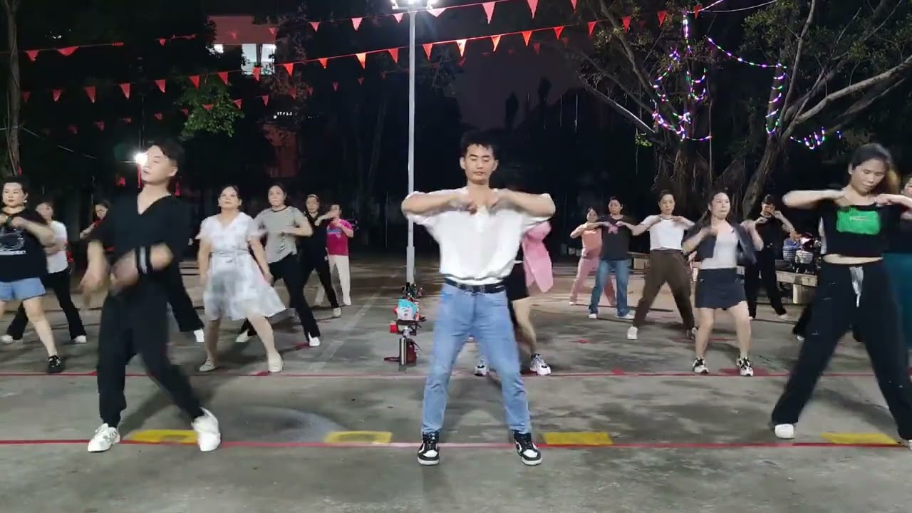 廣場舞《做你的愛人》大愛之心做事，感恩之心做人