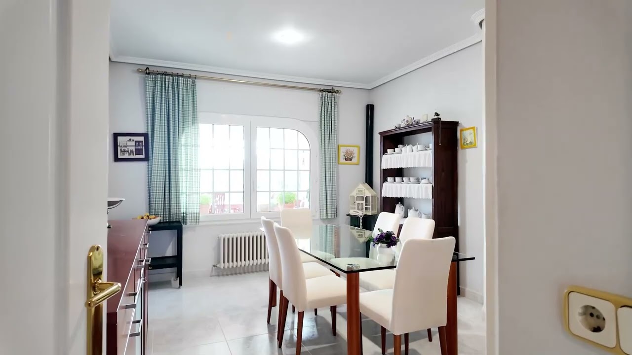 ¡¡¡ Espectacular chalet independiente con jardín, piscina y pista de tenis en Torrelodones !!!