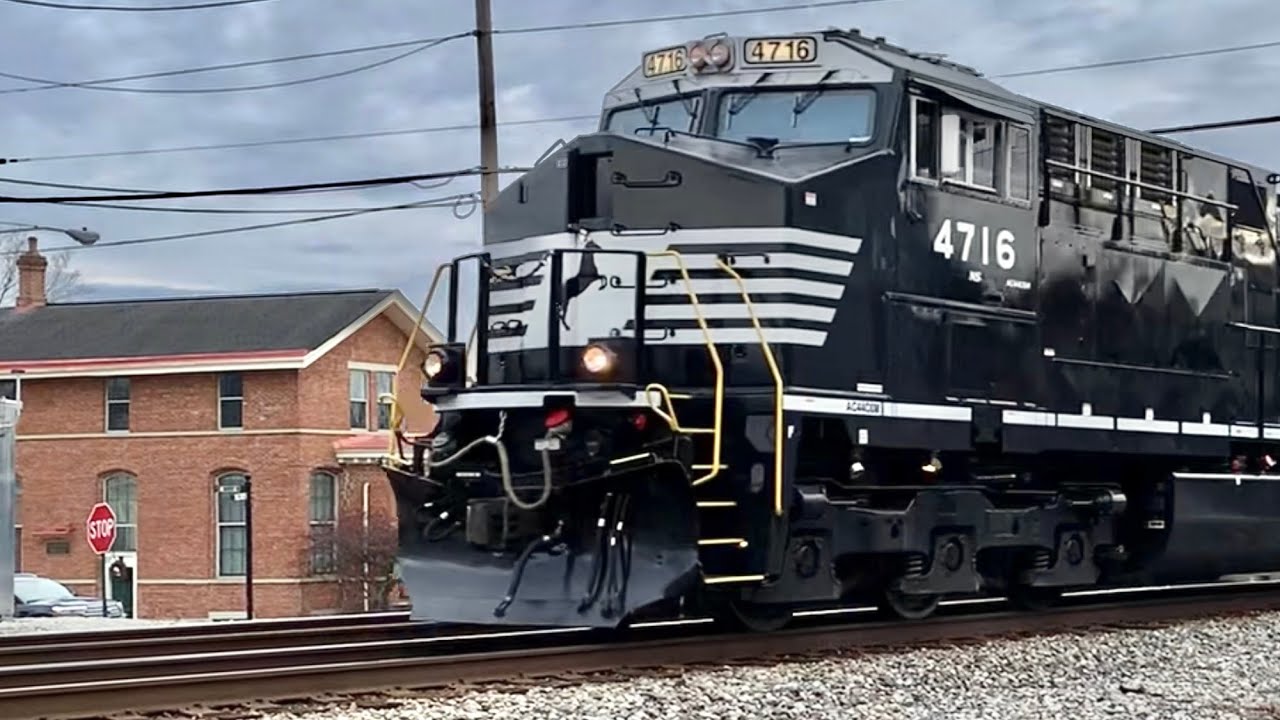 Trains Interrupt My Dinner!  3 Norfolk Southern Use CSX Tracks In Glendale At Railfan Get Together!