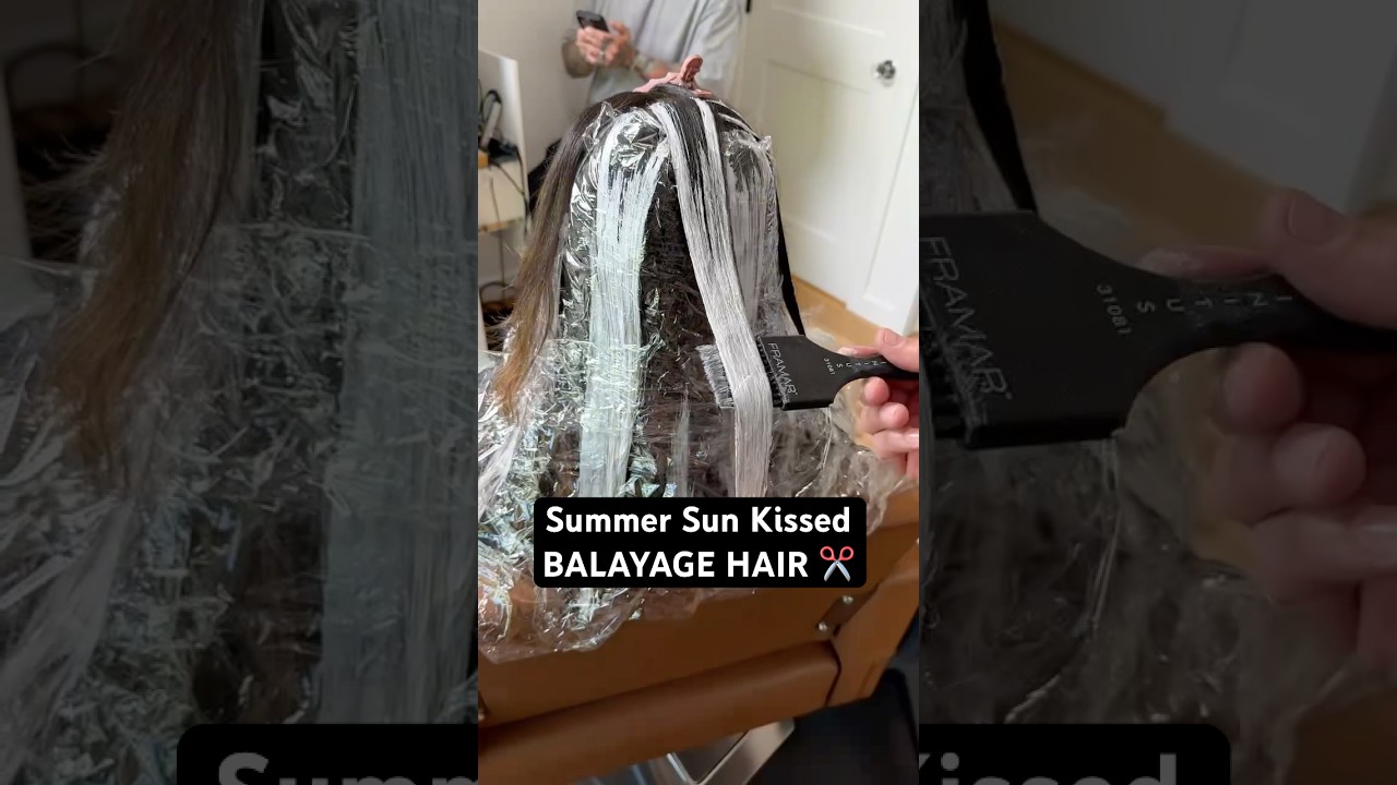 I love a good sun kissed balayage. Do you love this hair? #balayage #hair #hairtutorial #shorts
