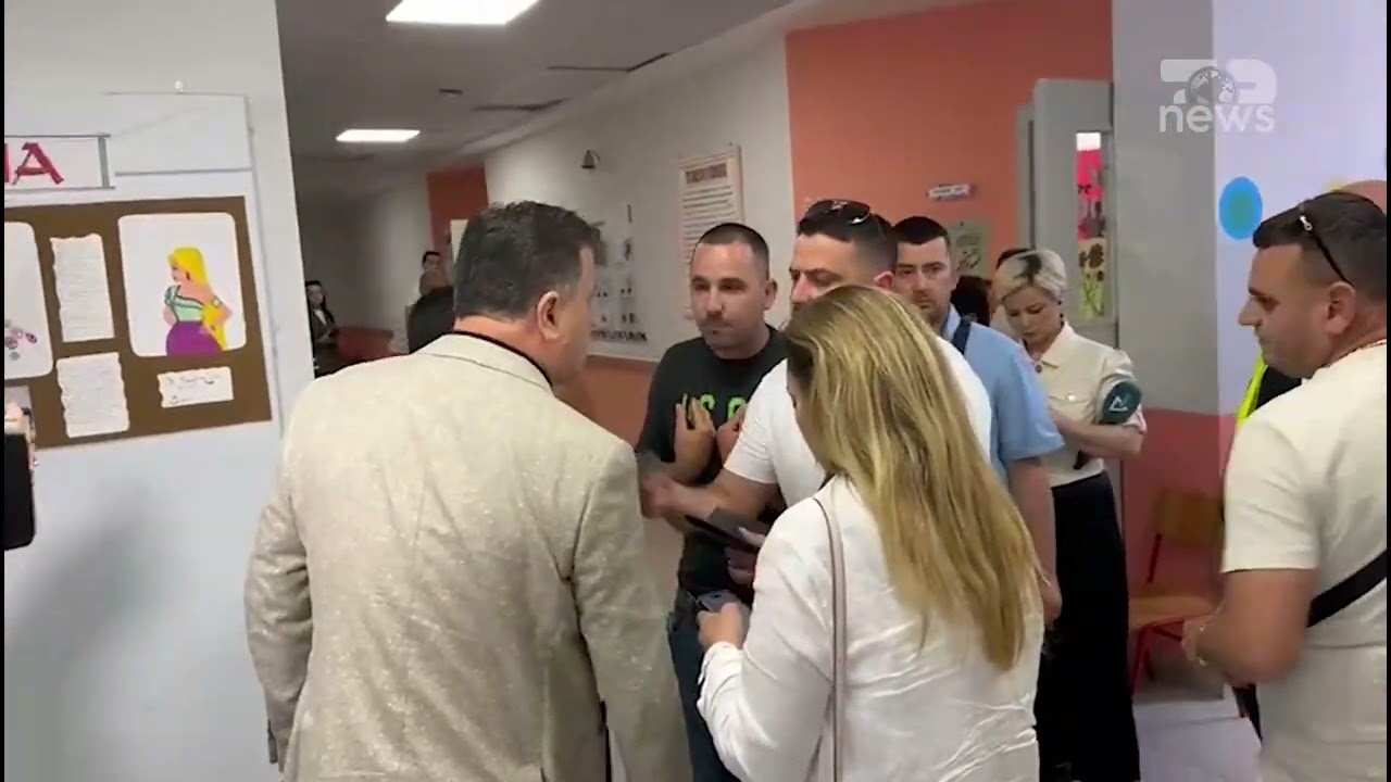 Top News - Flamur Noka përplaset në Vorë me qytetarët: Ik se nuk fiton