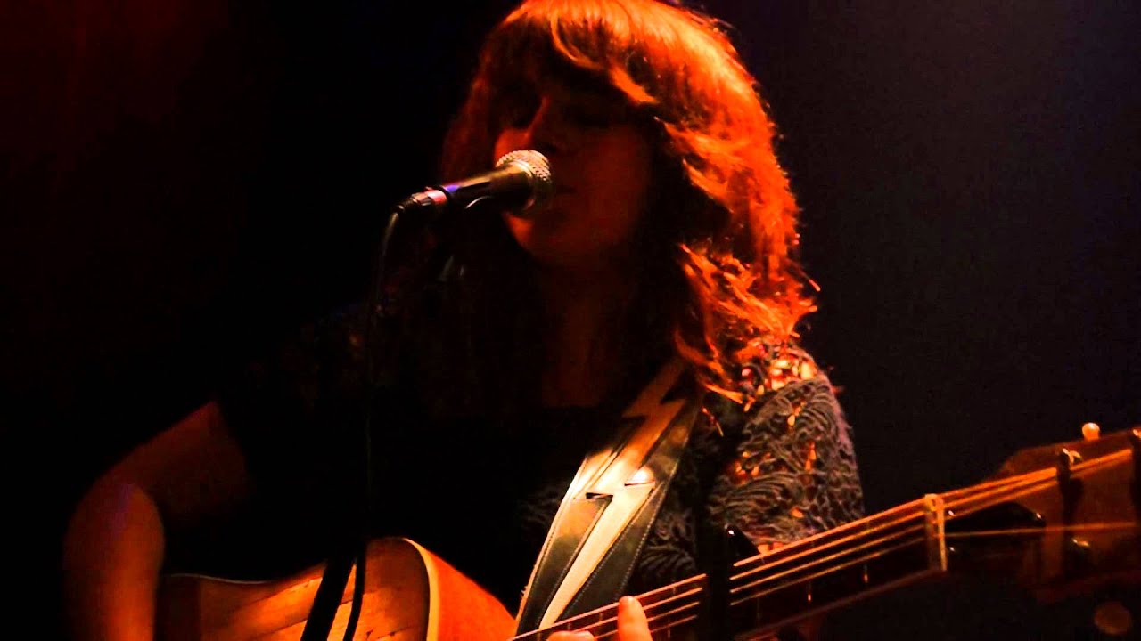 Lisa Leblanc - Calisse moi la avec intro de My Girl (Nirvana) Lavaltrie 27 septembre 2012