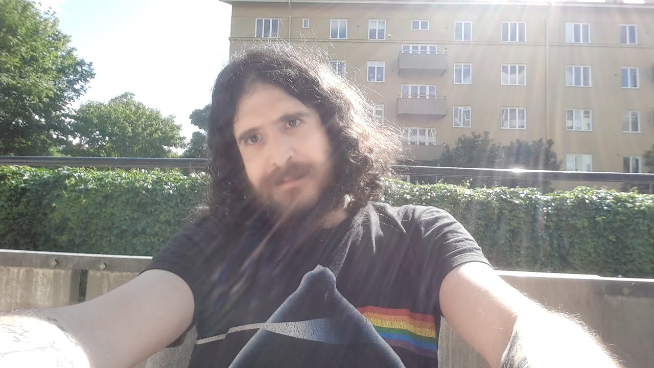 وجود الله: بين معضلتي المعاناة والاختفاء