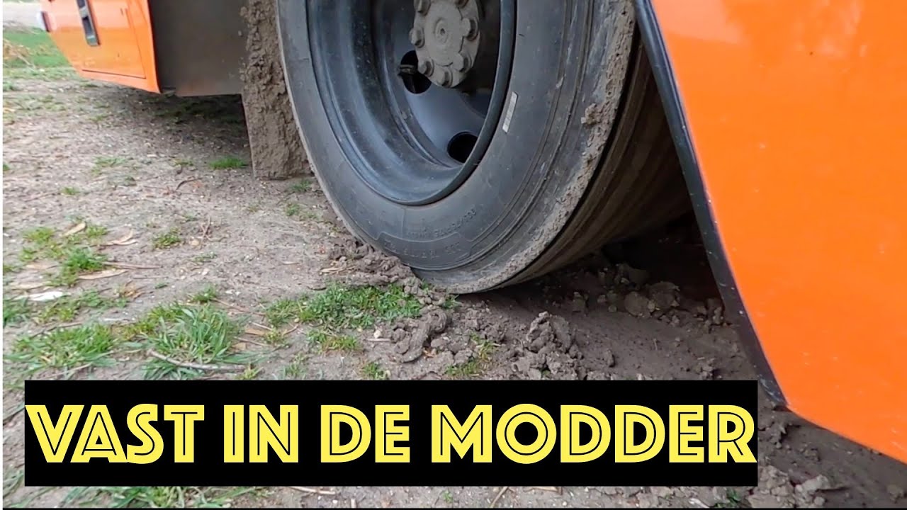 Vast in de modder. Vanlife Europa