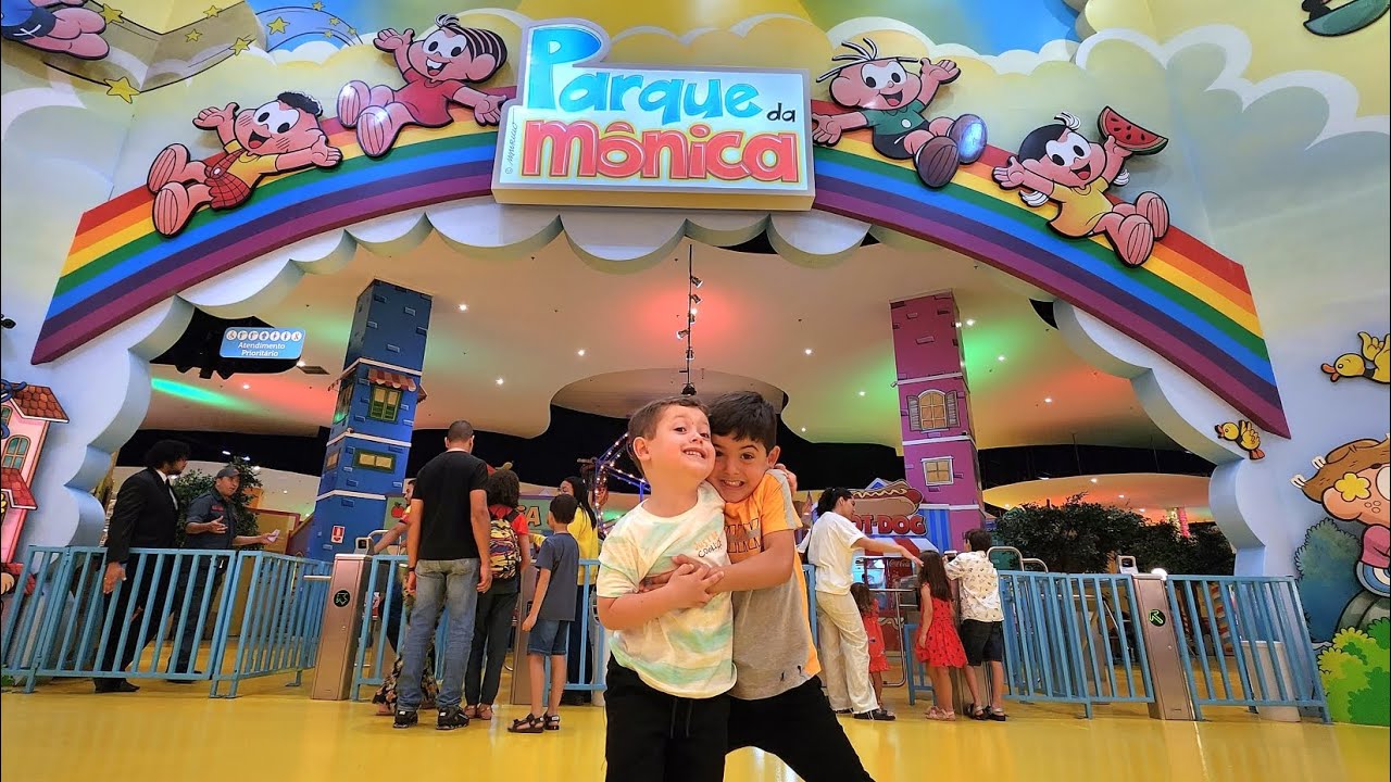 Parque da M&ocirc;nica - S&atilde;o Paulo . Dia de divers&atilde;o com &agrave; fam&iacute;lia.