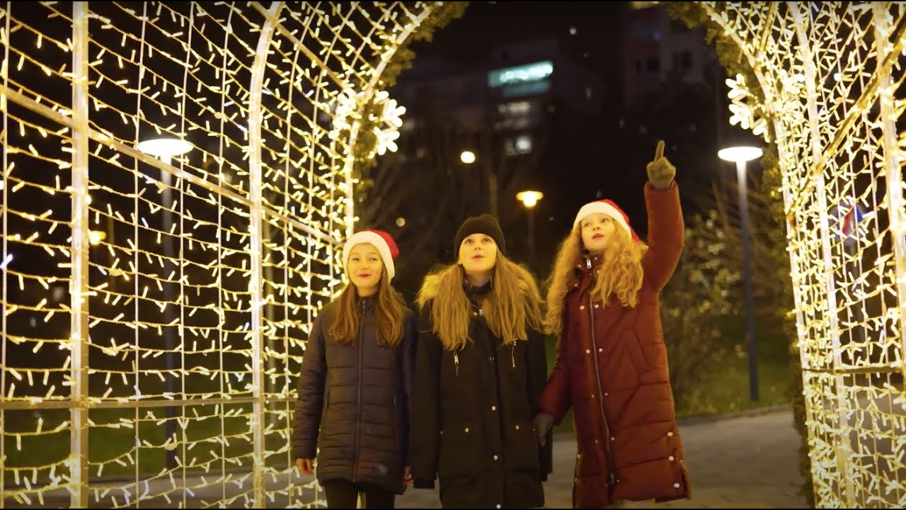Sn&iacute;h, pad&aacute; sn&iacute;h - Muzik&aacute;lov&eacute; děti, Annemari Strong