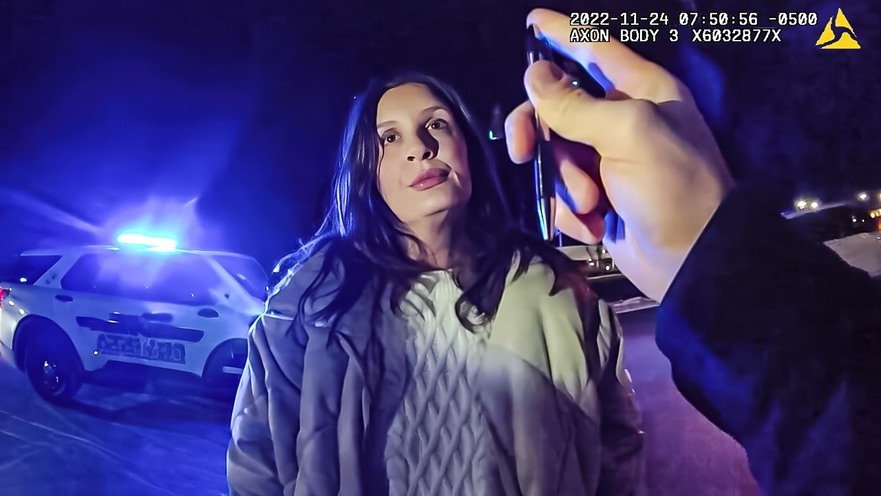 Traffic Stop Turns Chaotic After Lady Refuses to Comply