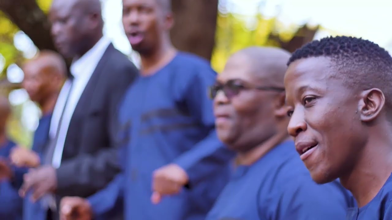 JTG Gospel Choir - Bek' Ithemba Lakho Kuye (feat. Thembisile Katshwa)