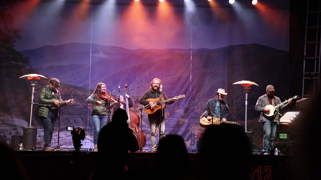Dan Tyminski Band - Stuck in the Middle of Nowhere