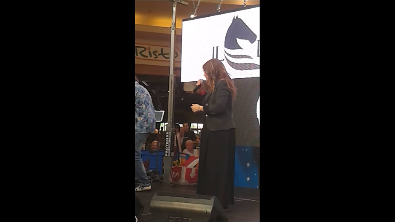 Cristina D'avena centro commerciale destriero doraimon e karaoke con andrea prada