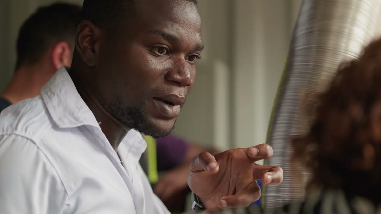 Découverte de la micro usine de recyclage de BGS Recyplast en Guinée