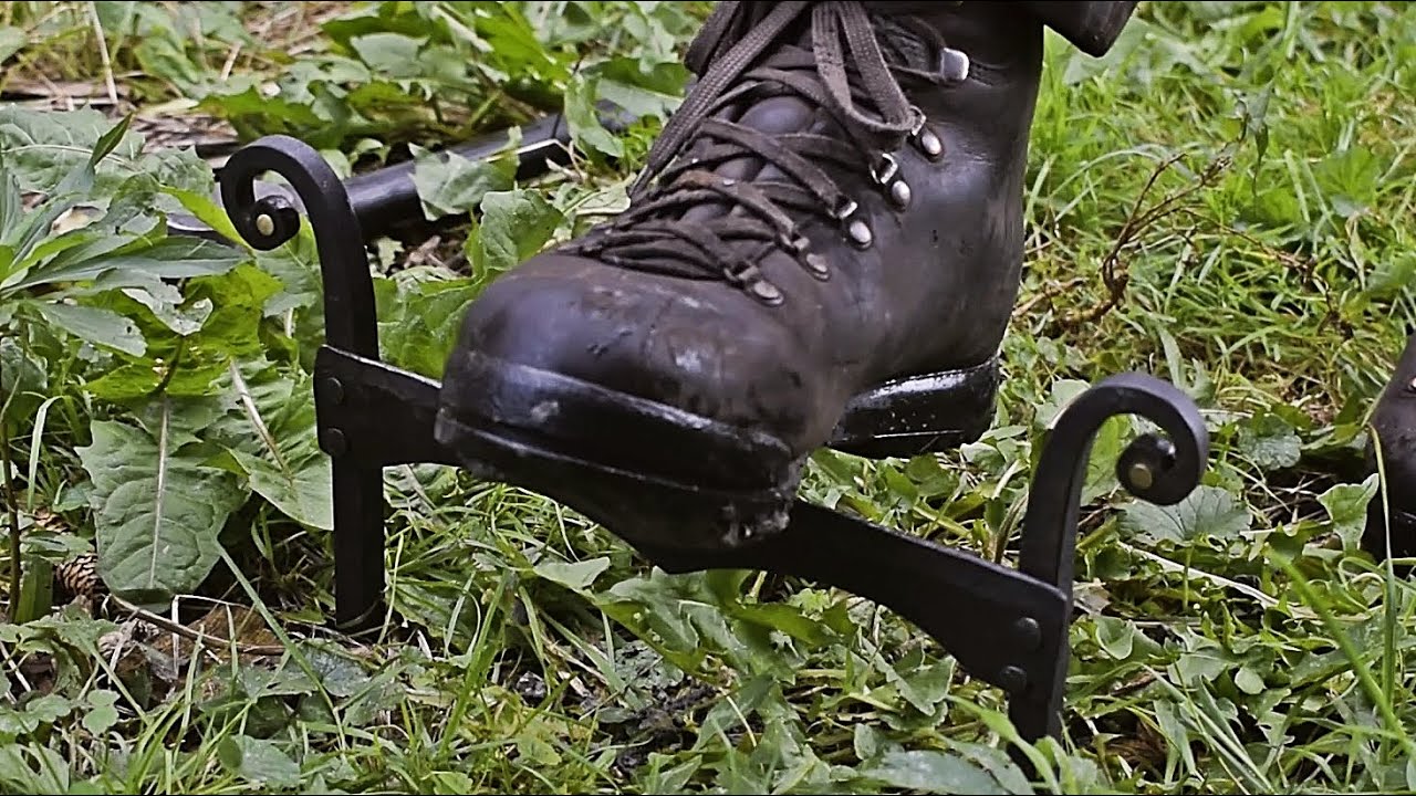 Blacksmithing - Forging an Old-timey Boot Scraper