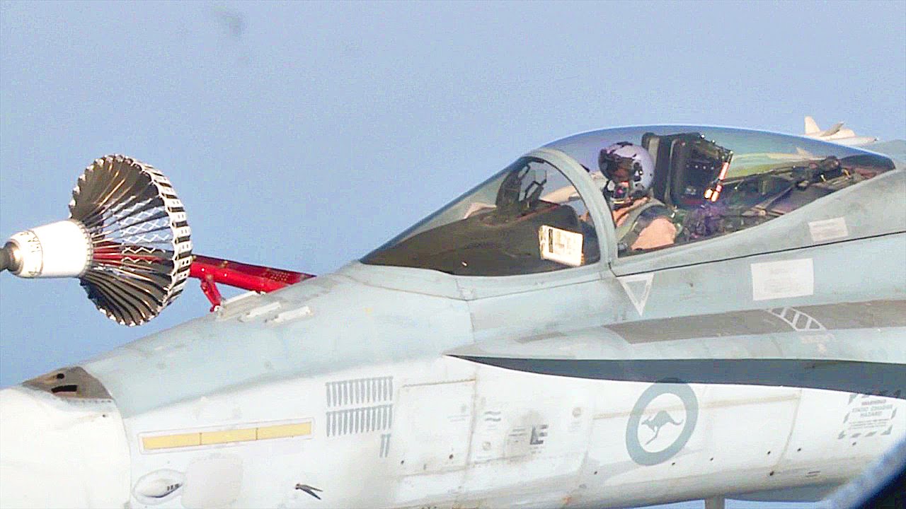 Australian Air Force KC-30A Air Refuelling F-18 & Harrier II (Airbus A330 MRTT)