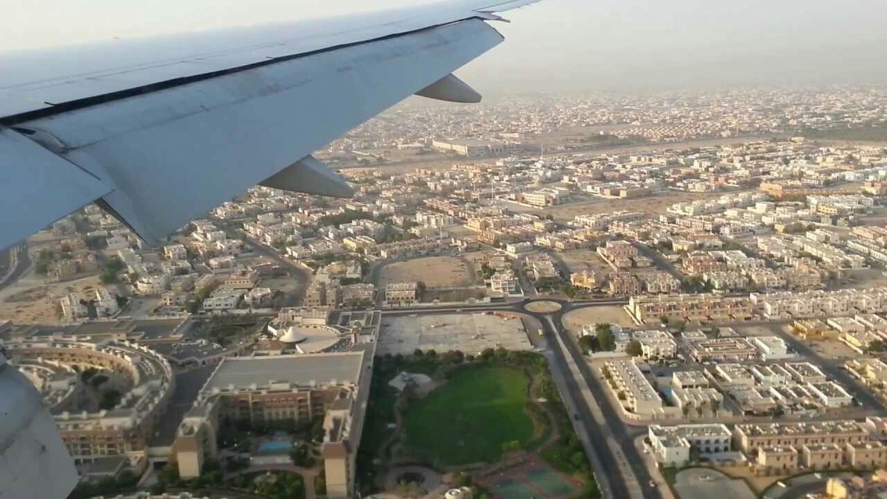 Emirates Boeing 777 Amazing landing Economy class Dubai DXB